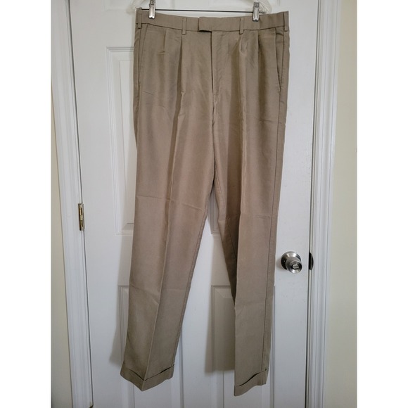 Dockers Pants Men's 36x34 Relaxed Fit Beige Khaki Pleated Casual Dress Slacks - Picture 1 of 5